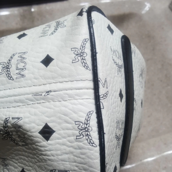 SOLD NOT AVAILABLE Authentic MCM Tote and pouch - Picture 5 of 16